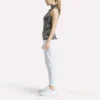 Kadın Kolsuz Mock Neck Golf Üstü – Vector Abstract Print